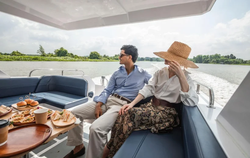 An Immersive Amiral Speedboat Journey